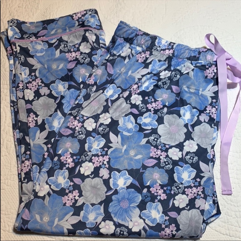 Silky floral pajama bottoms. Large